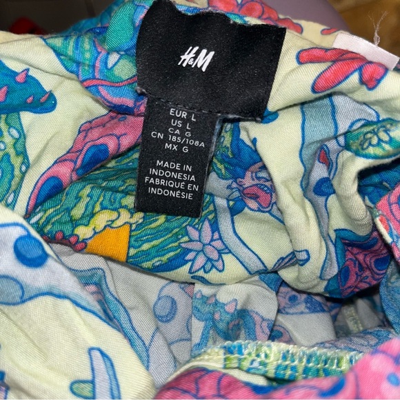 H&M Rick & Morty Graphic Button Down Slim fit short sleeve shirt L 100% viscose - Picture 6 of 6